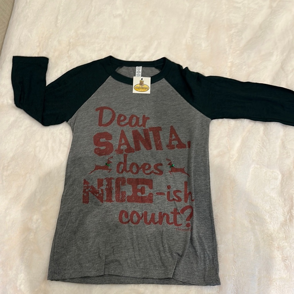 New with tags xs women’s Christmas Holiday Santa raglan baseball tshirt